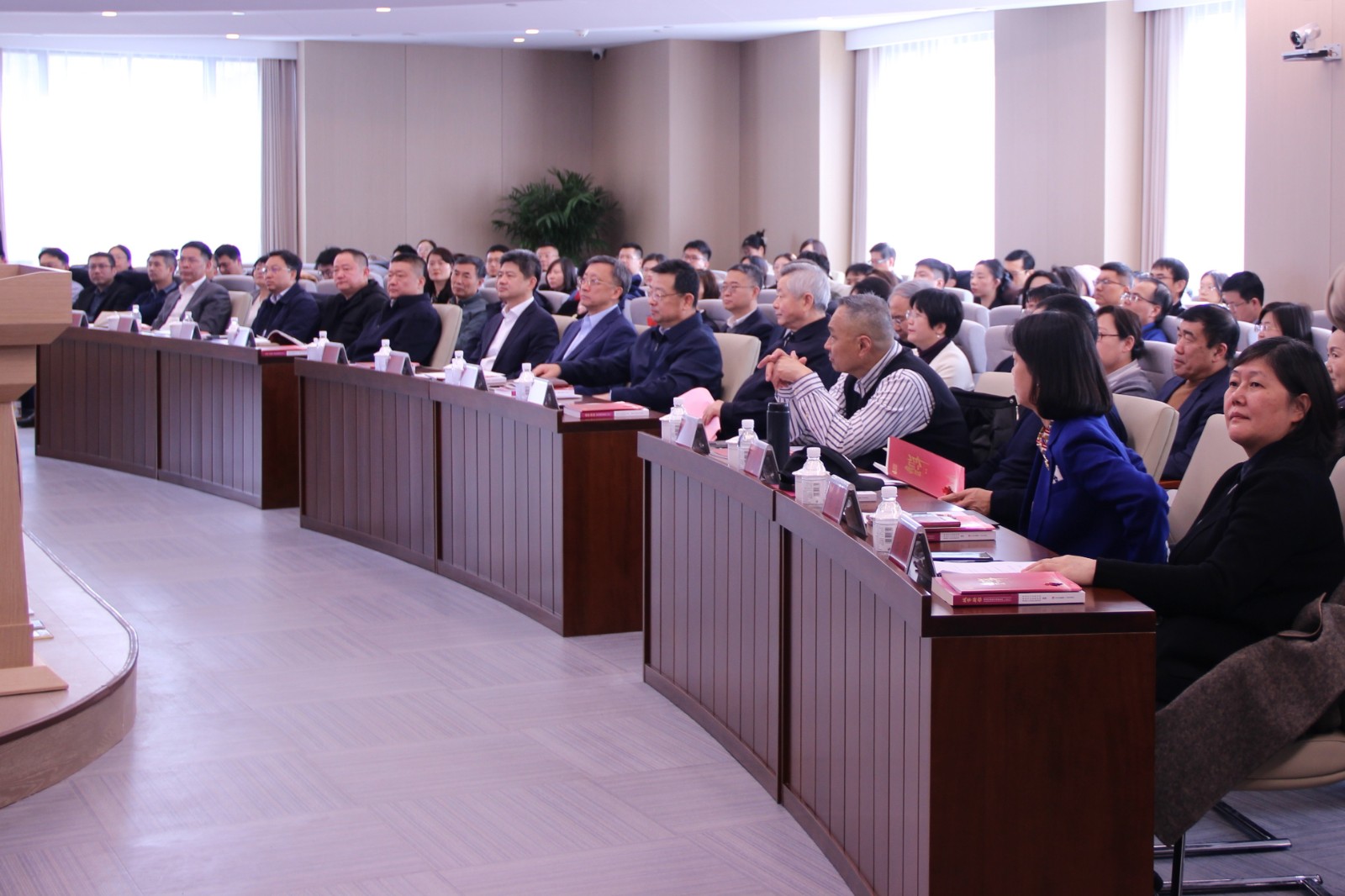 會(huì)場(chǎng).jpg 會(huì)場(chǎng).jpg